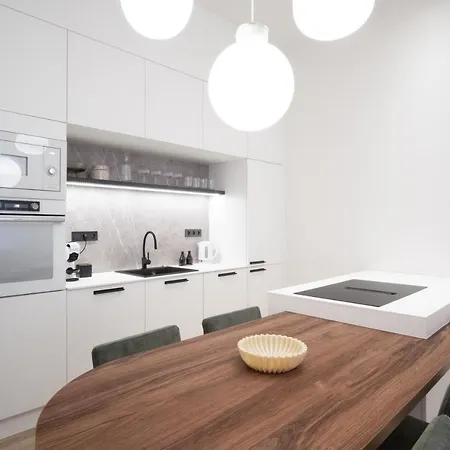 Modern In New Town By Days דירה פראג