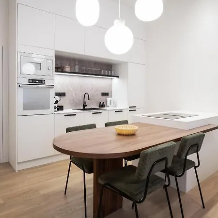 Modern In New Town By Days * פראג